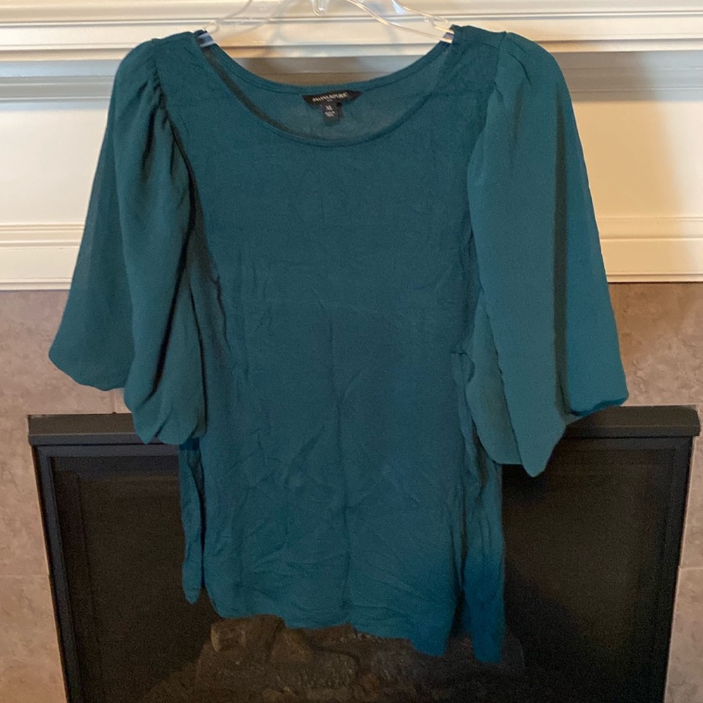 Banana Republic Factory Women’s Short Sleeve Crinkle Puff Blouse. Size XL.